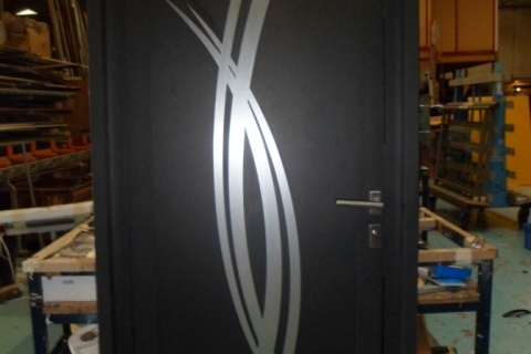 Porte avec griffes inox